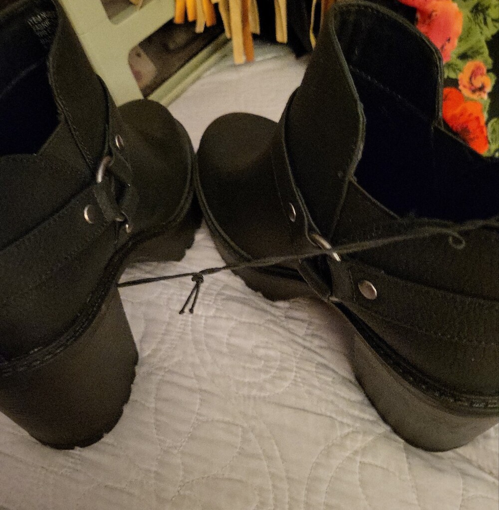 NWOT 8WW TORRID Black Platform Lug-Heel Ankle Boot - Picture 8 of 9